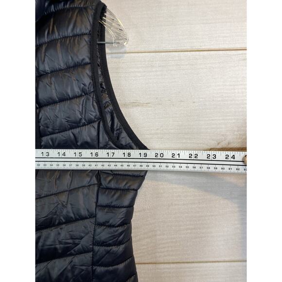 Old Navy Active Vest Womens M Black Hooded Full Zip Pockets Quilted Lightweight - Picture 7 of 11